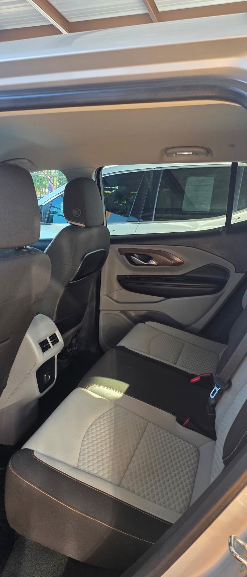 GMC Terrain Vehicle Full-screen Gallery Image 5