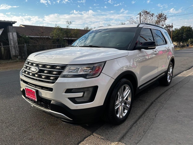 Ford Explorer Vehicle Full-screen Gallery Image 2