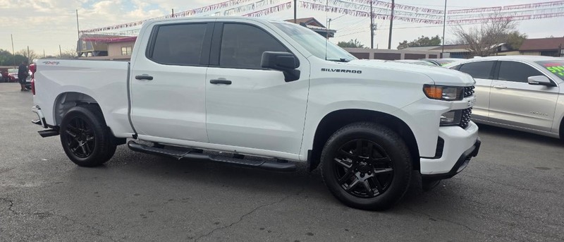 Chevrolet Silverado 1500 Vehicle Full-screen Gallery Image 2