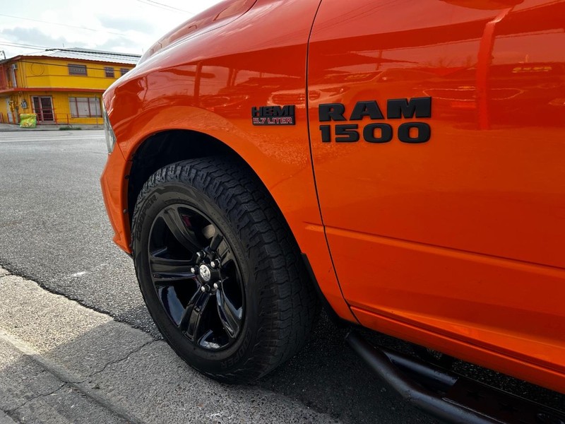 Ram 1500 Vehicle Full-screen Gallery Image 7