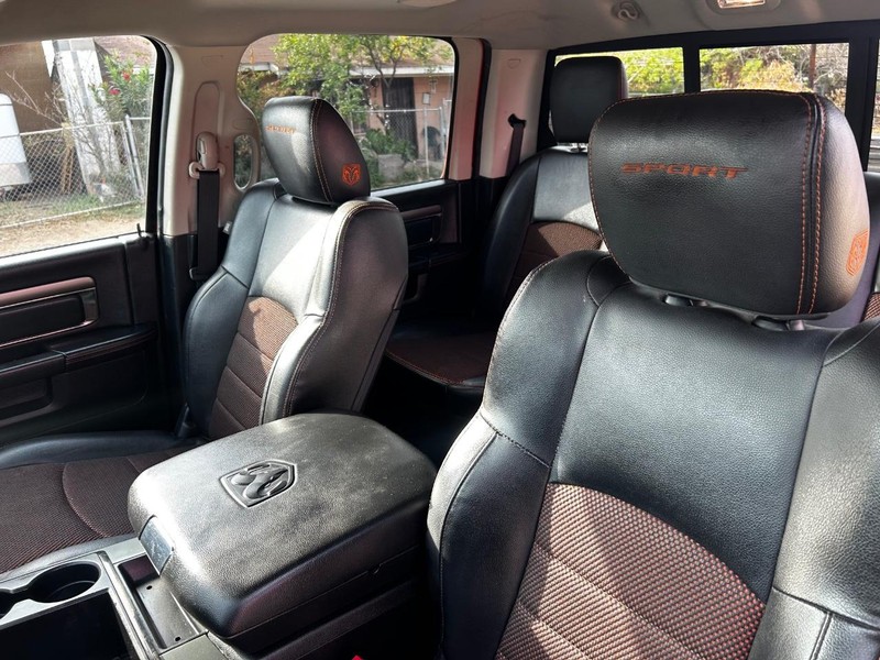 Ram 1500 Vehicle Full-screen Gallery Image 11