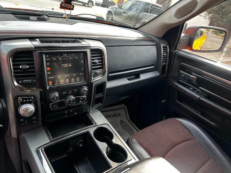 Ram 1500 Vehicle Full-screen Gallery Image 12