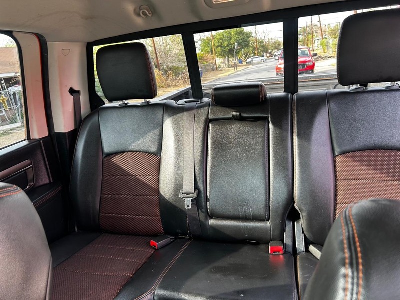 Ram 1500 Vehicle Full-screen Gallery Image 14