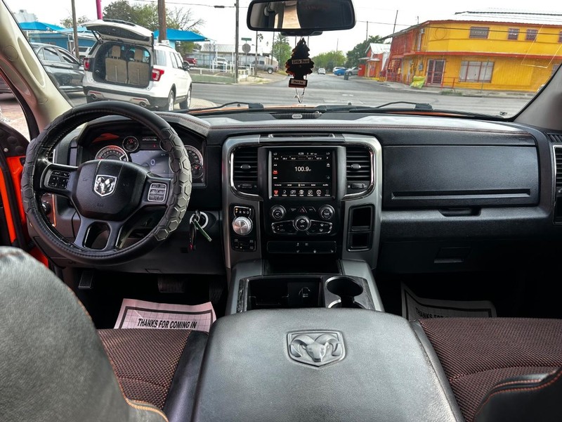 Ram 1500 Vehicle Full-screen Gallery Image 15