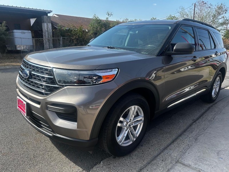 Ford Explorer Vehicle Full-screen Gallery Image 2