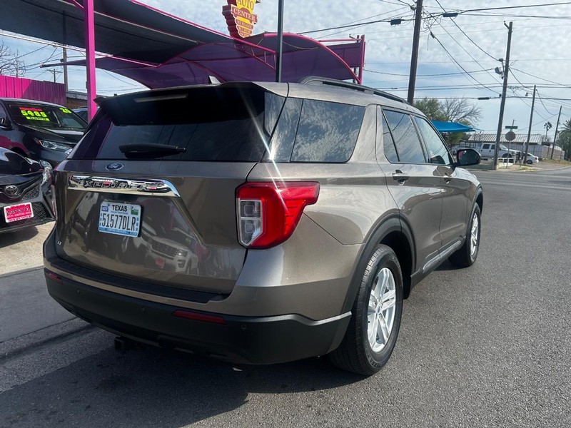 Ford Explorer Vehicle Full-screen Gallery Image 3