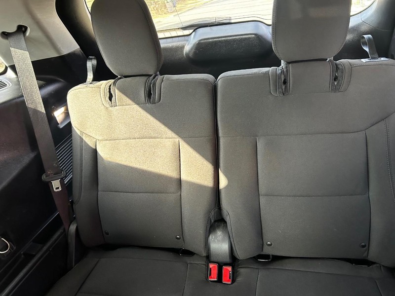 Ford Explorer Vehicle Full-screen Gallery Image 12