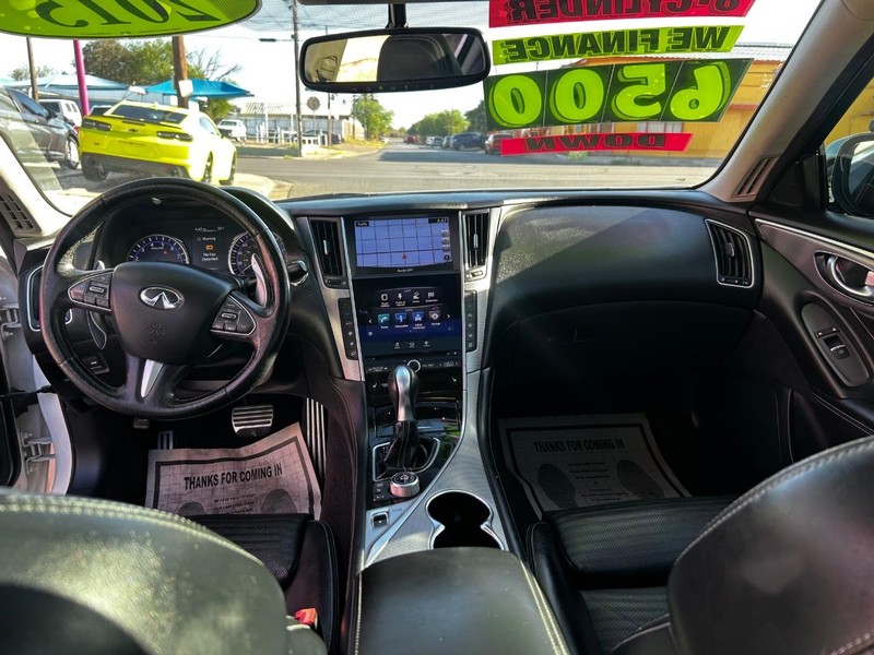 INFINITI Q50 Vehicle Full-screen Gallery Image 11