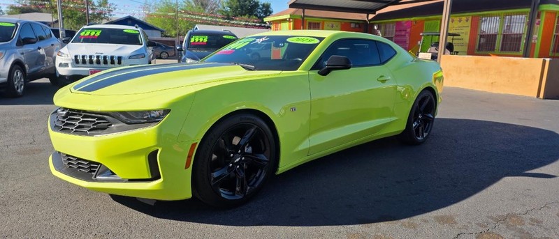 Chevrolet Camaro Vehicle Full-screen Gallery Image 2