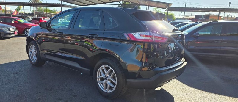 Ford Edge Vehicle Full-screen Gallery Image 2