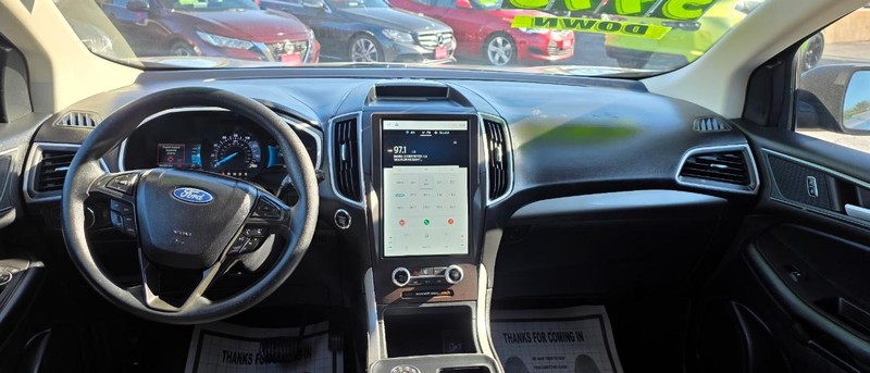 Ford Edge Vehicle Full-screen Gallery Image 4