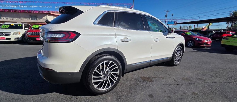 Lincoln Nautilus Vehicle Full-screen Gallery Image 5