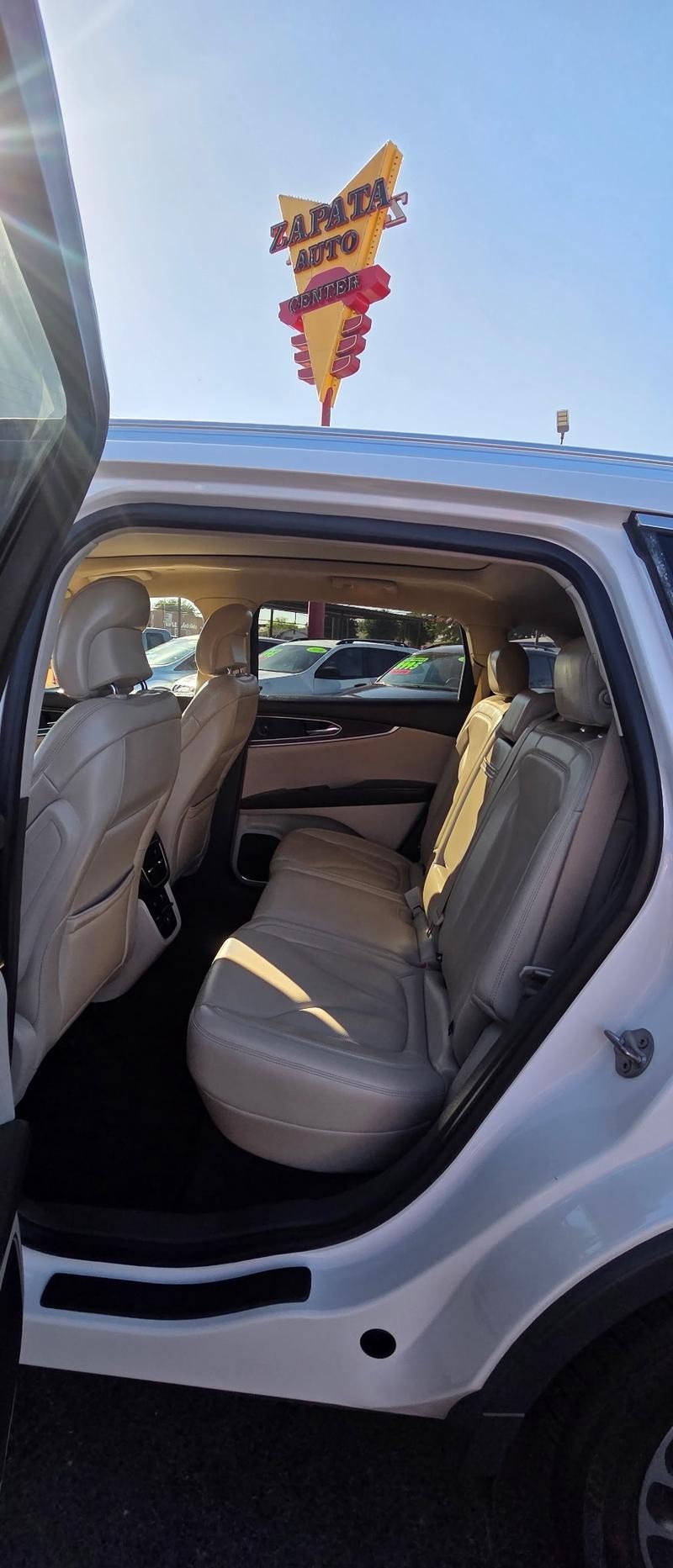 Lincoln Nautilus Vehicle Full-screen Gallery Image 8