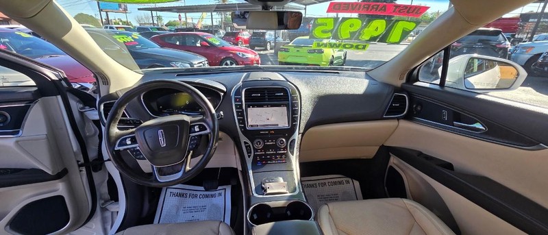 Lincoln Nautilus Vehicle Full-screen Gallery Image 9