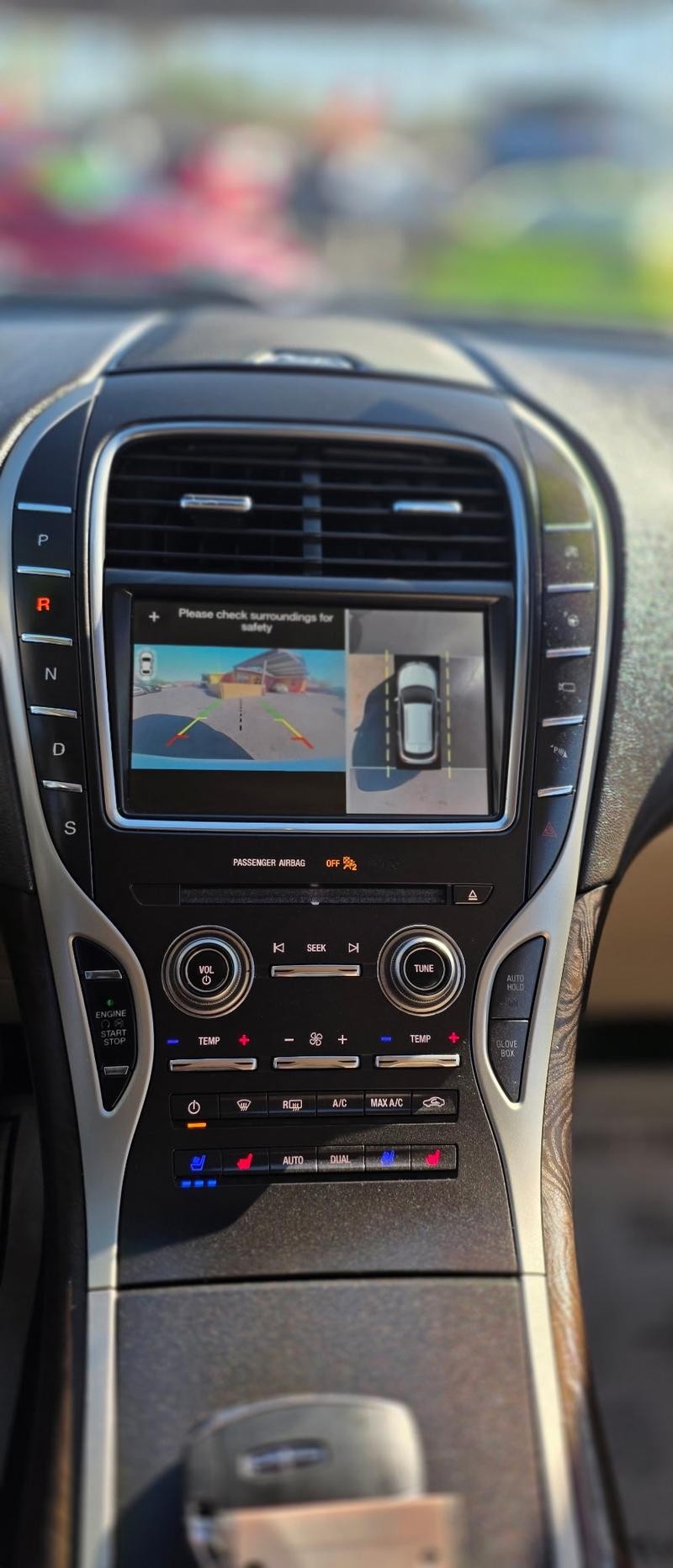 Lincoln Nautilus Vehicle Full-screen Gallery Image 10