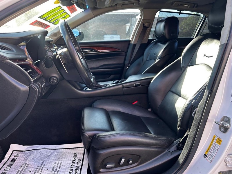 Cadillac CTS Sedan Vehicle Full-screen Gallery Image 5