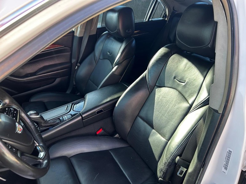 Cadillac CTS Sedan Vehicle Full-screen Gallery Image 6