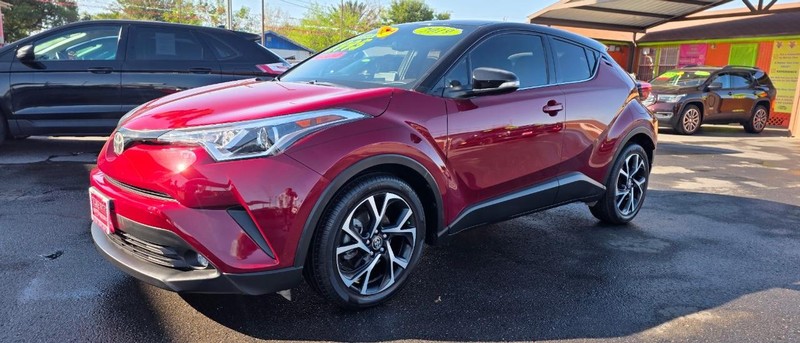 Toyota C-HR Vehicle Full-screen Gallery Image 2