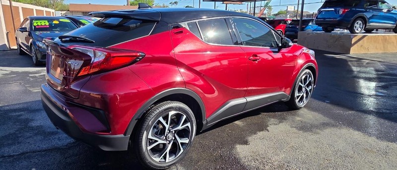 Toyota C-HR Vehicle Full-screen Gallery Image 3