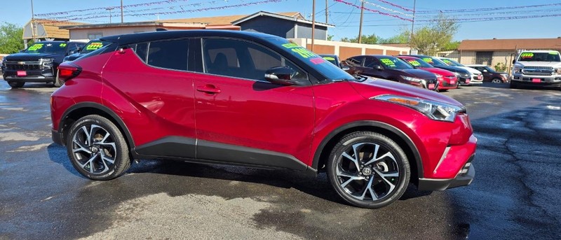 Toyota C-HR Vehicle Full-screen Gallery Image 5