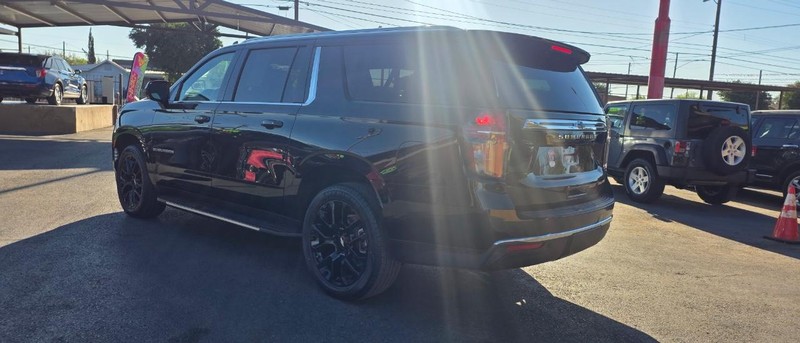 Chevrolet Suburban Vehicle Full-screen Gallery Image 4