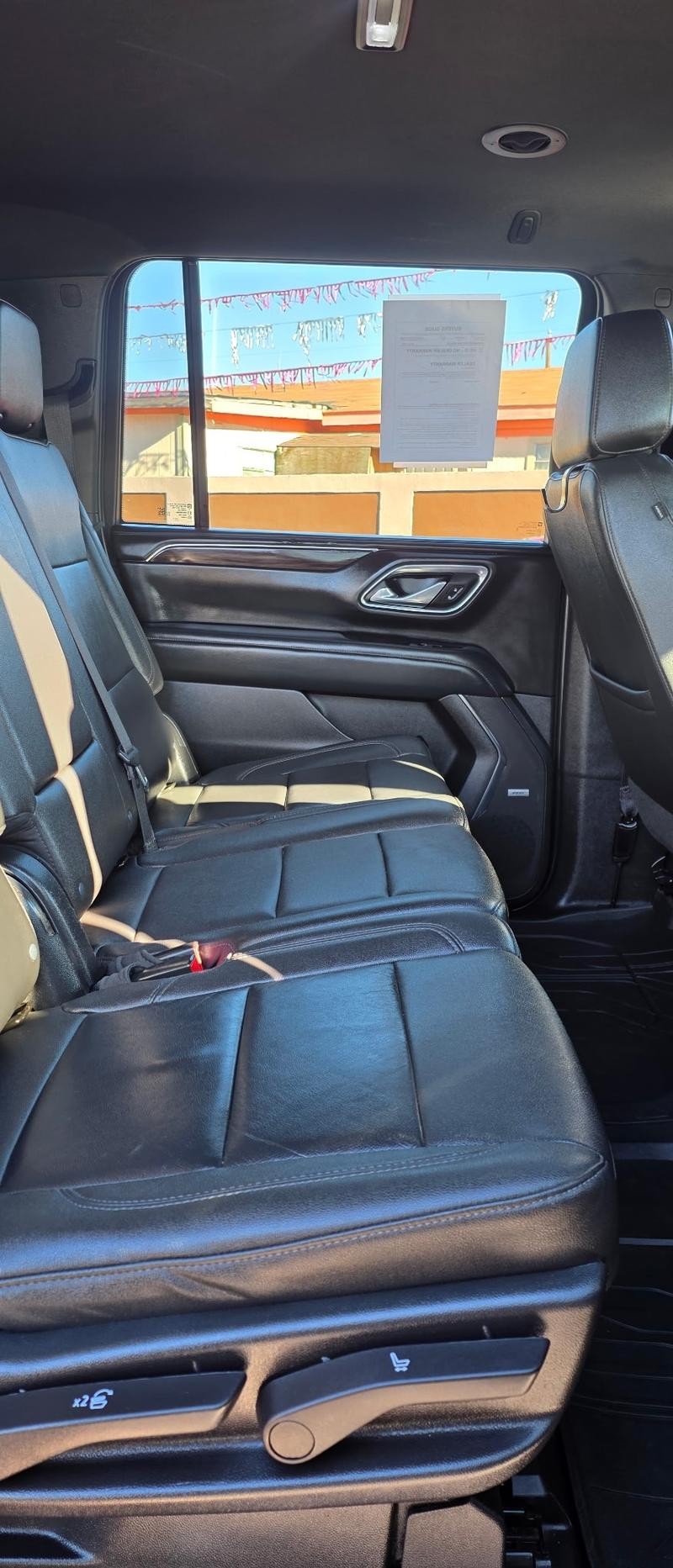 Chevrolet Suburban Vehicle Full-screen Gallery Image 6