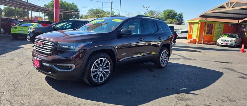 GMC Acadia Vehicle Full-screen Gallery Image 2