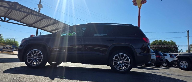 GMC Acadia Vehicle Full-screen Gallery Image 6