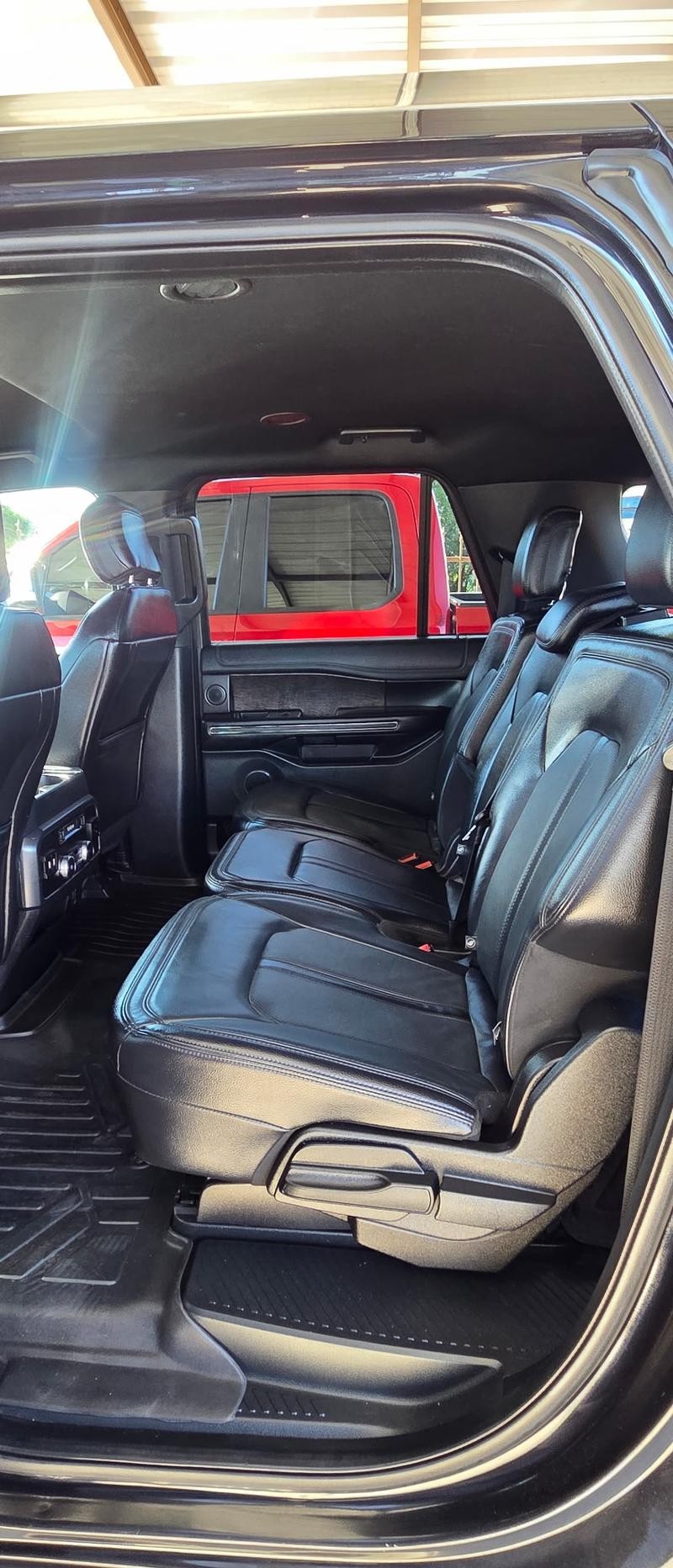 Ford Expedition Max Vehicle Full-screen Gallery Image 8