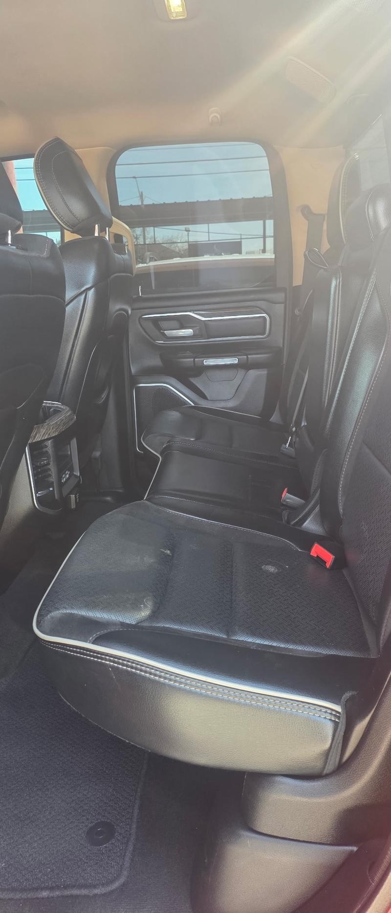 Ram 1500 Vehicle Full-screen Gallery Image 8