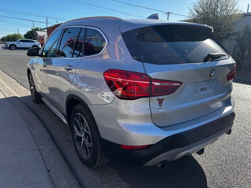 BMW X1 Vehicle Full-screen Gallery Image 3