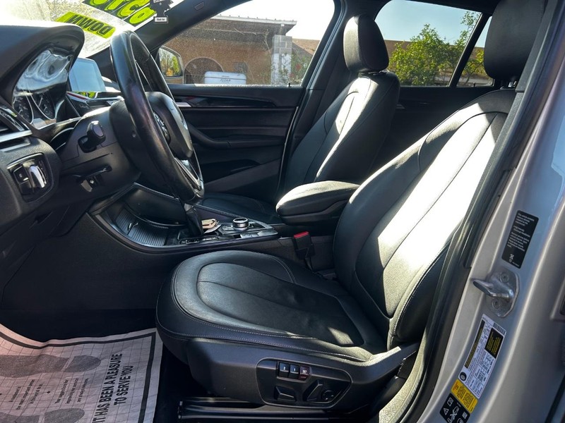 BMW X1 Vehicle Full-screen Gallery Image 5