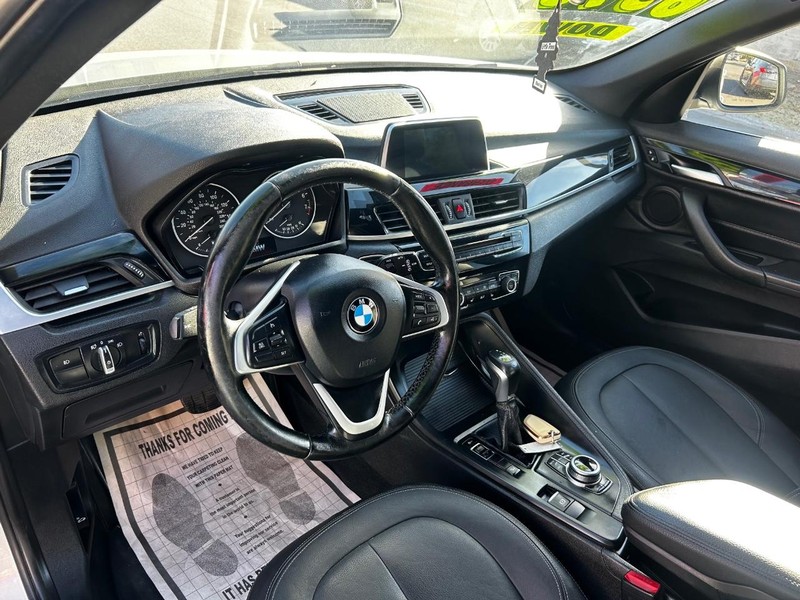 BMW X1 Vehicle Full-screen Gallery Image 7