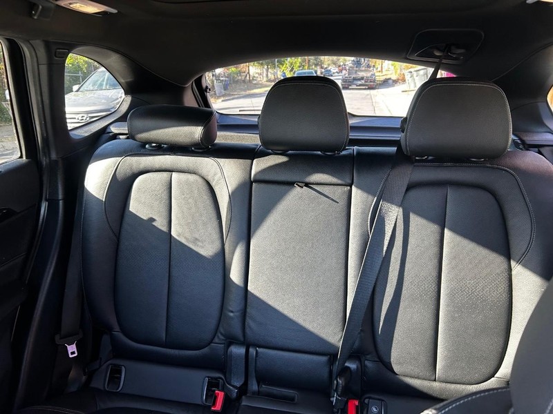 BMW X1 Vehicle Full-screen Gallery Image 8