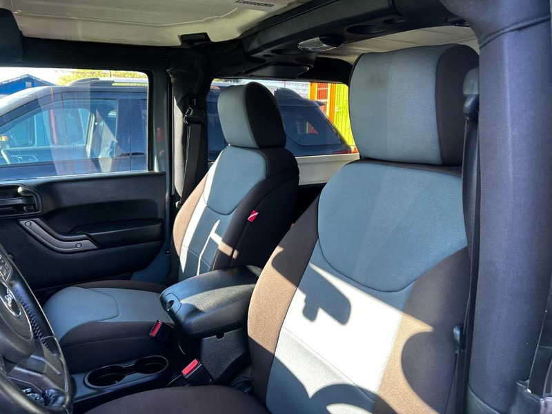 Jeep Wrangler Vehicle Full-screen Gallery Image 5