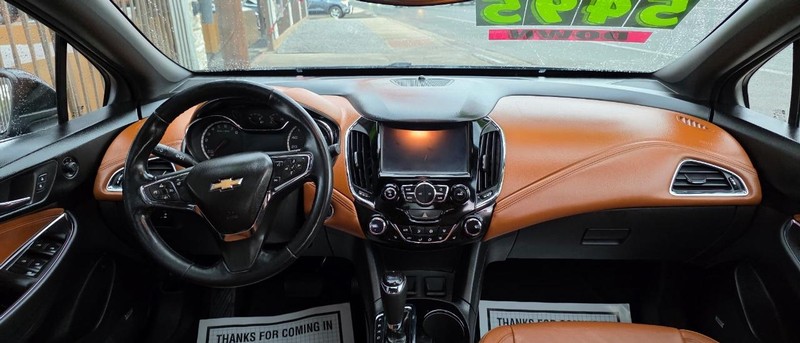 Chevrolet Cruze Vehicle Full-screen Gallery Image 2