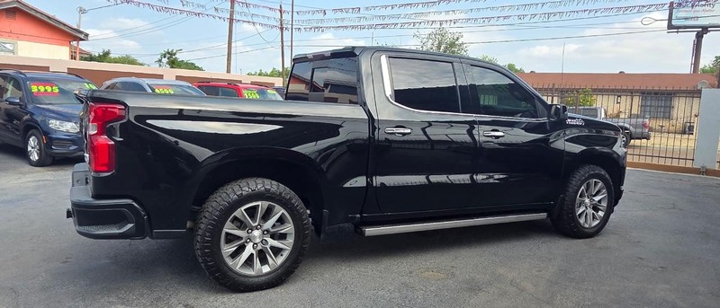 Chevrolet Silverado 1500 Vehicle Full-screen Gallery Image 2