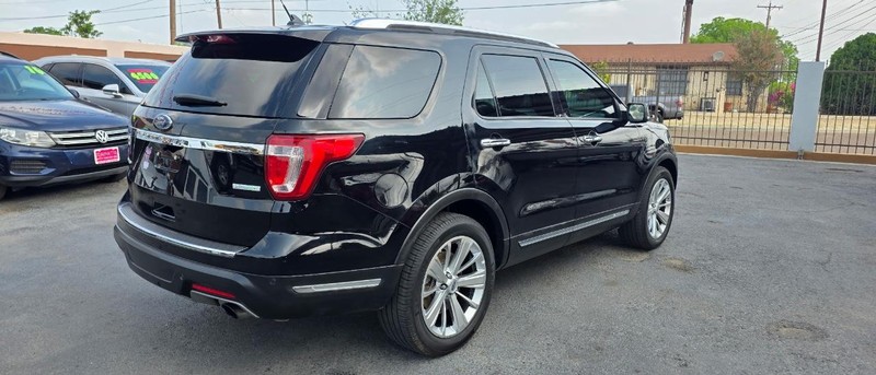 Ford Explorer Vehicle Full-screen Gallery Image 5