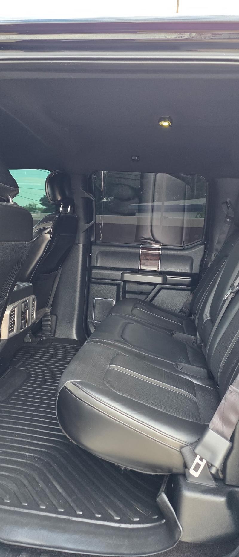 Ford F-150 Vehicle Full-screen Gallery Image 9