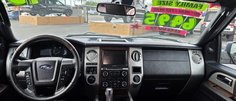 Ford Expedition Vehicle Full-screen Gallery Image 8