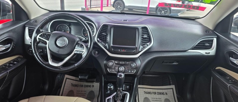 Jeep Cherokee Vehicle Full-screen Gallery Image 6