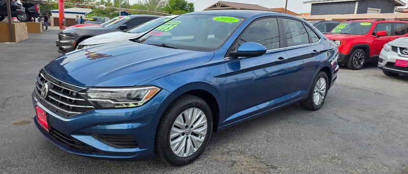 Volkswagen Jetta Vehicle Full-screen Gallery Image 2