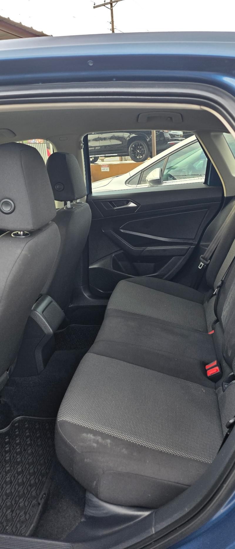 Volkswagen Jetta Vehicle Full-screen Gallery Image 5