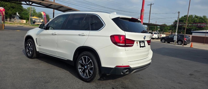 BMW X5 Vehicle Full-screen Gallery Image 4