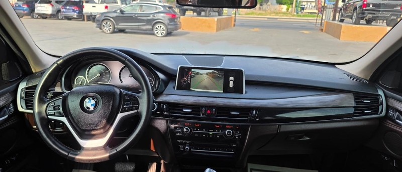 BMW X5 Vehicle Full-screen Gallery Image 5