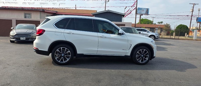 BMW X5 Vehicle Full-screen Gallery Image 7