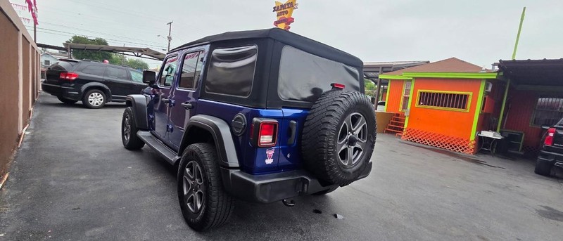 Jeep Wrangler Unlimited Vehicle Full-screen Gallery Image 2