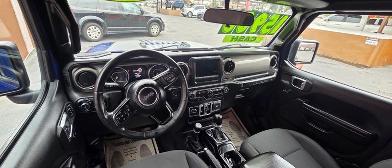 Jeep Wrangler Unlimited Vehicle Full-screen Gallery Image 4