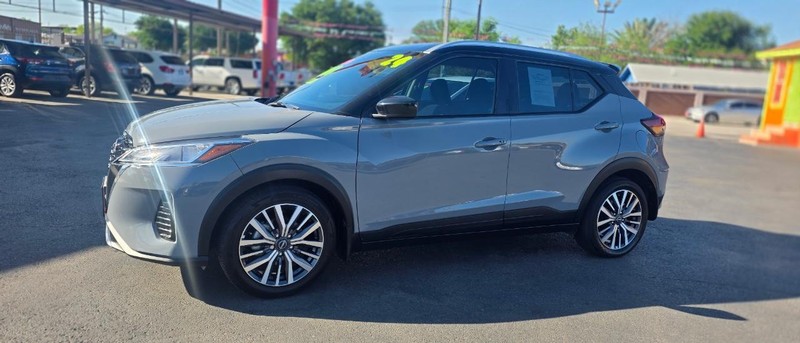 Nissan Kicks Vehicle Full-screen Gallery Image 2