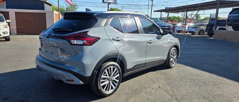 Nissan Kicks Vehicle Full-screen Gallery Image 3